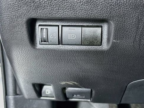 Used 2025 Toyota RAV4 XLE AWD/4WD image 21