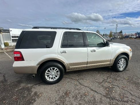 Used 2013 Ford Expedition XLT image 3