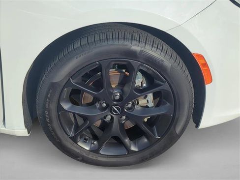 Used 2024 Chrysler Pacifica Touring-L w/ S Appearance Package image 23