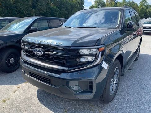 New 2025 Ford Expedition Active image 10
