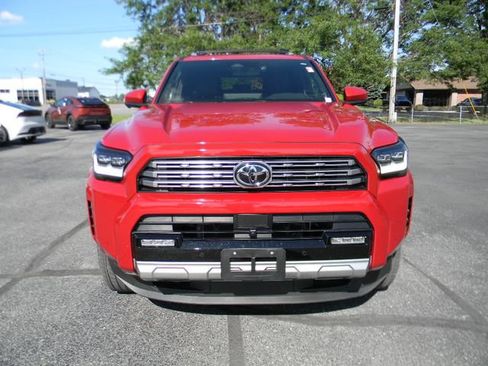 Used 2025 Toyota 4Runner Limited AWD/4WD image 7