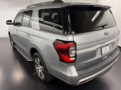 Used 2023 Ford Expedition Limited AWD/4WD image 3