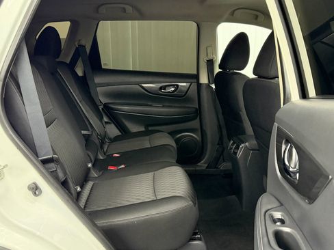 Used 2020 Nissan Rogue SV image 14