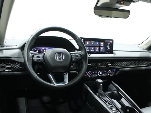Used 2024 Honda Accord Touring image 2