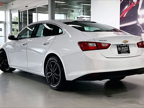 Used 2016 Chevrolet Malibu LT FWD image 4