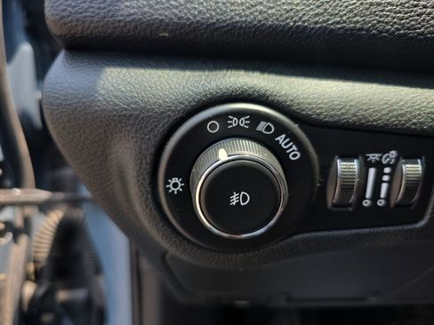 Used 2015 Chrysler 200 S w/ Navigation & Sound Group I FWD image 28