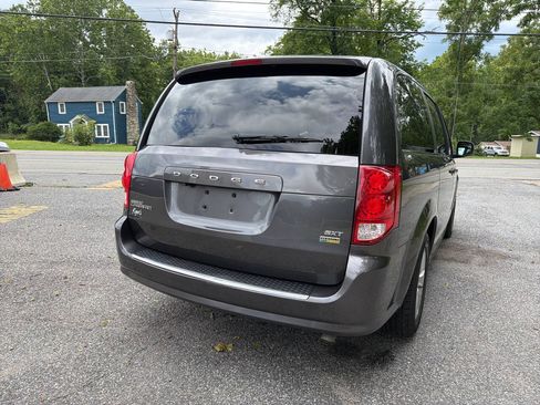 Used 2019 Dodge Grand Caravan SXT FWD image 13