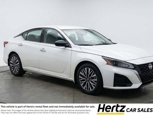 Used 2025 Nissan Altima 2.5 SV image 1