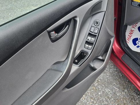 Used 2015 Hyundai Elantra SE FWD image 15