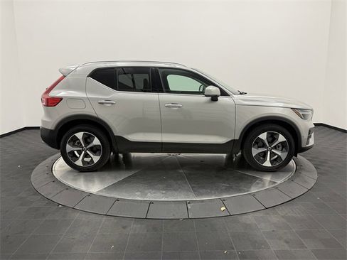 Certified 2025 Volvo XC40 B5 Plus image 8