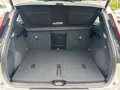 Certified 2024 Volvo XC40 B5 Ultimate w/ Climate Package image 22