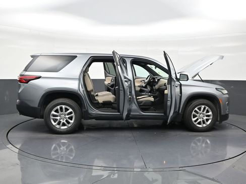 Used 2023 Chevrolet Traverse LS FWD image 29