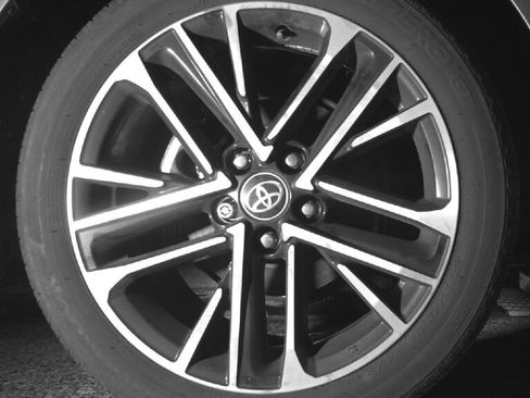 Used 2025 Toyota Camry XLE image 16