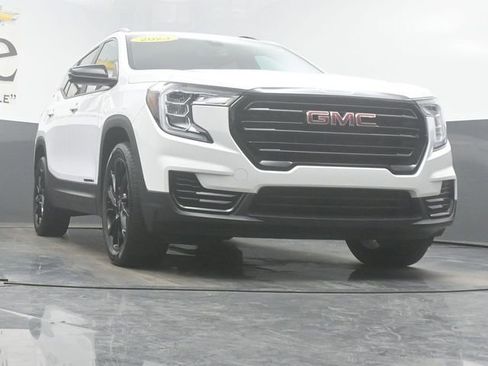 Used 2023 GMC Terrain SLE w/ Driver Convenience Package FWD image 3