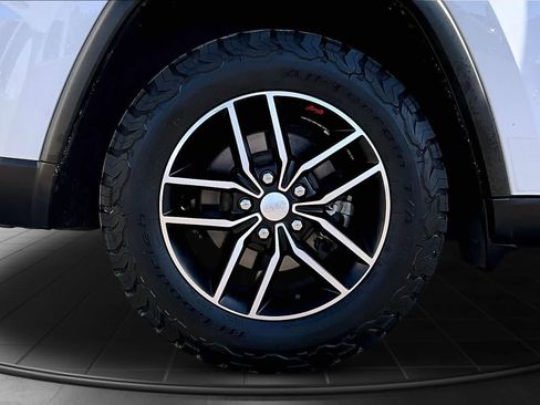 Used 2020 Jeep Grand Cherokee Trailhawk w/ Trailhawk Luxury Group AWD/4WD image 35