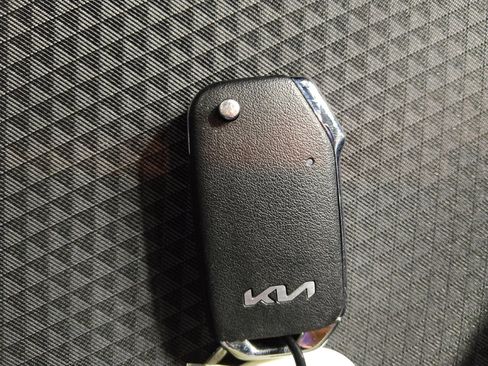 Used 2025 Kia Soul LX image 32