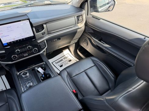 Used 2024 Ford Expedition XLT AWD/4WD image 19