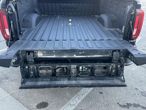 Used 2022 GMC Sierra 2500 SLT w/ SLT Premium Package image 19