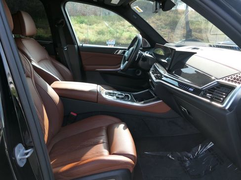Used 2025 BMW X5 M60i image 28