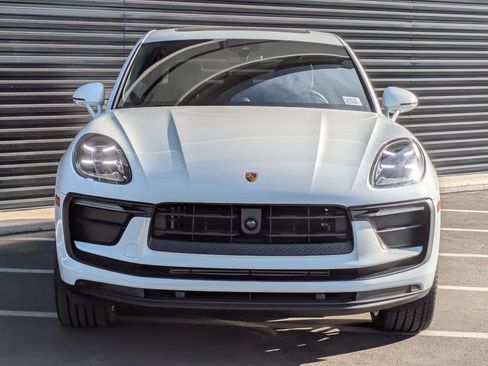 Certified 2026 Porsche Macan AWD/4WD image 10