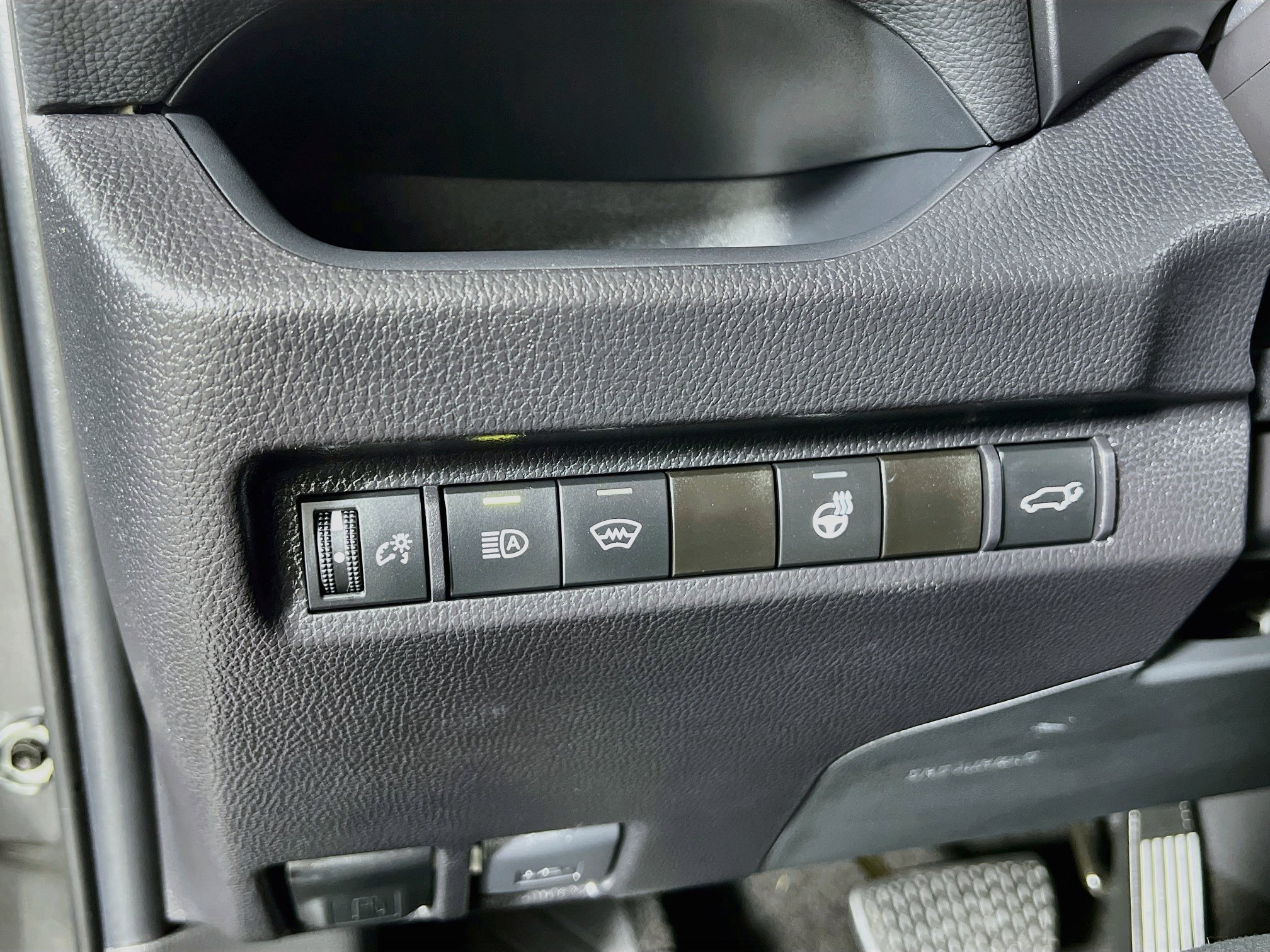 Used 2025 Toyota RAV4 XLE w/ Convenience Package AWD/4WD image 10
