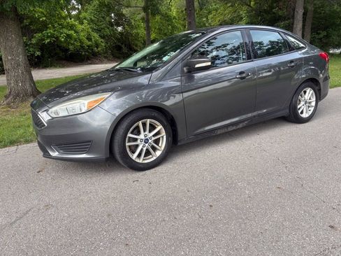 Used 2015 Ford Focus SE FWD image 18