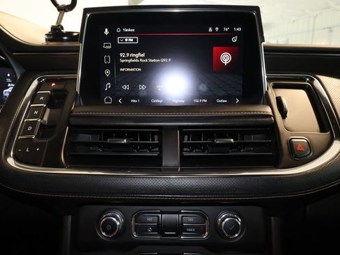 Used 2024 GMC Yukon AT4 w/ Technology Package AWD/4WD image 13