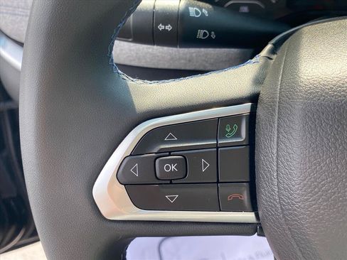 Used 2022 Jeep Compass Latitude AWD/4WD image 19