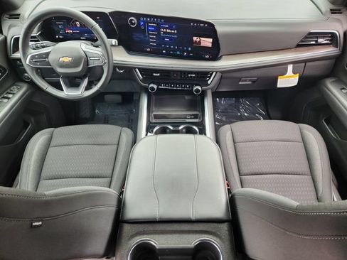 Used 2025 Chevrolet Suburban LS RWD image 26