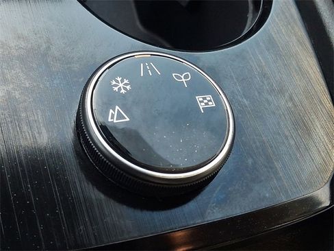 Used 2023 Nissan Rogue SV image 24