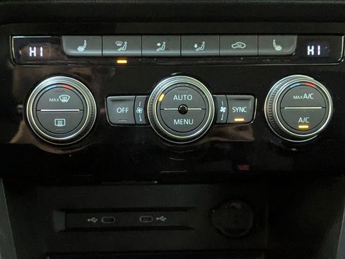 Used 2024 Volkswagen Taos SE image 27