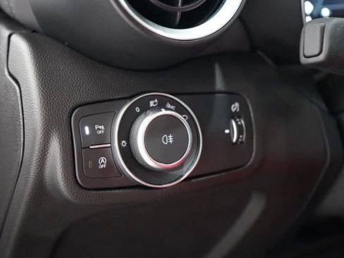 Used 2025 Alfa Romeo Giulia Veloce image 21