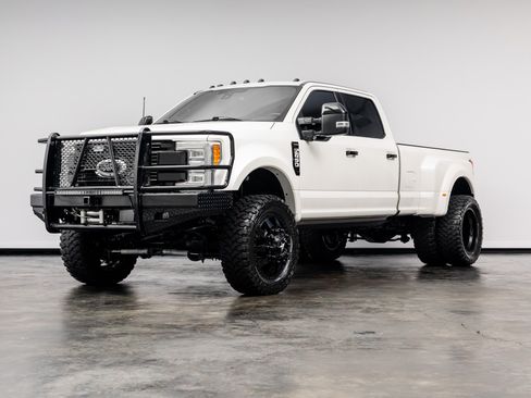 Used 2017 Ford F450 Platinum w/ Platinum Ultimate Package AWD/4WD image 7