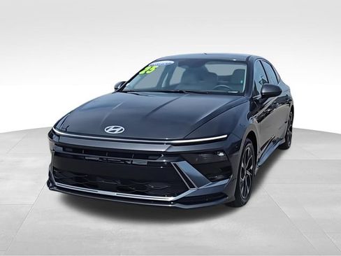 Certified 2025 Hyundai Sonata SEL AWD/4WD image 3