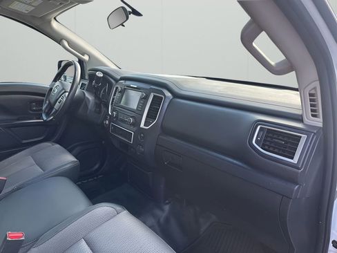Used 2019 Nissan Titan S image 12