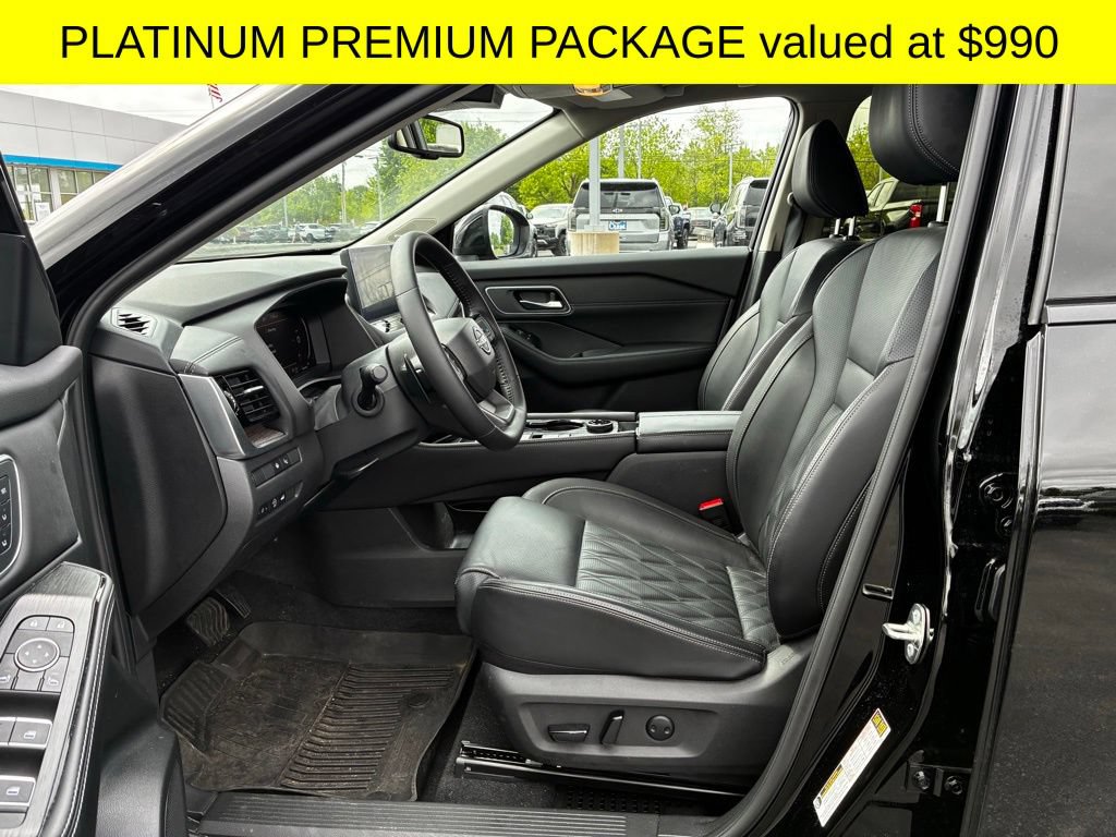 Used 2025 Nissan Rogue Platinum AWD/4WD image 3
