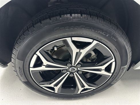 Used 2022 Volvo XC60 B5 Momentum w/ Climate Package AWD/4WD image 14