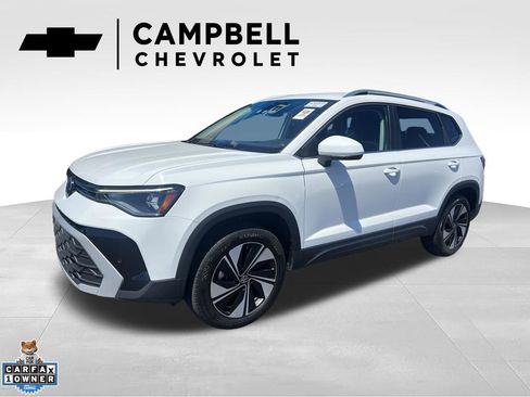 Used 2025 Volkswagen Taos SE AWD/4WD image 1