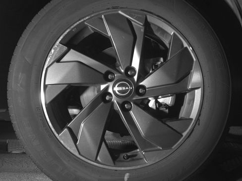 Used 2025 Nissan Rogue SV image 13