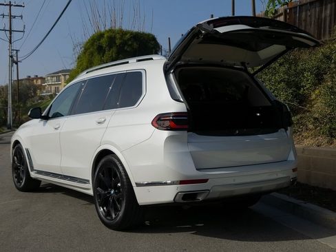 Used 2024 BMW X7 xDrive40i w/ Premium Package image 33