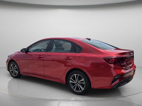 Used 2023 Kia Forte LXS FWD image 5