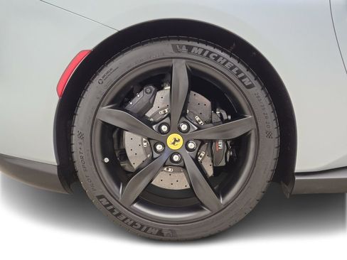 Used 2022 Ferrari Portofino M RWD image 7