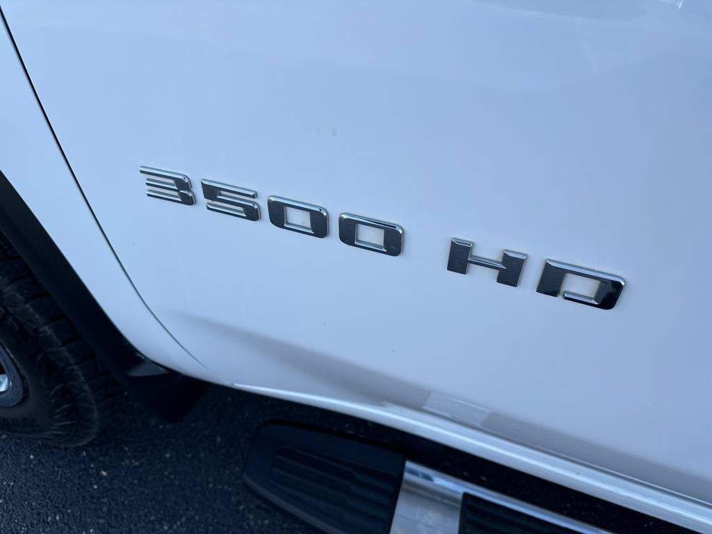 Used 2024 Chevrolet Silverado 3500 LTZ w/ LTZ Convenience Package AWD/4WD image 9