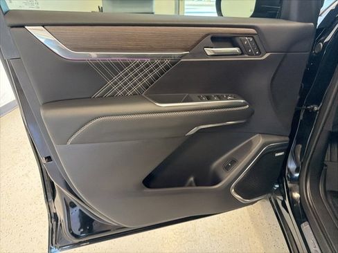 Used 2025 GMC Acadia Denali w/ LPO, Cargo Package image 45