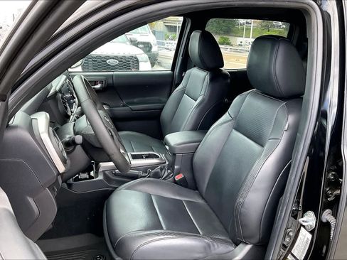 Used 2023 Toyota Tacoma Limited w/ Nightshade Package AWD/4WD image 11