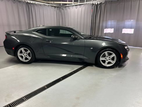 Used 2017 Chevrolet Camaro LT w/ Technology Package RWD image 8