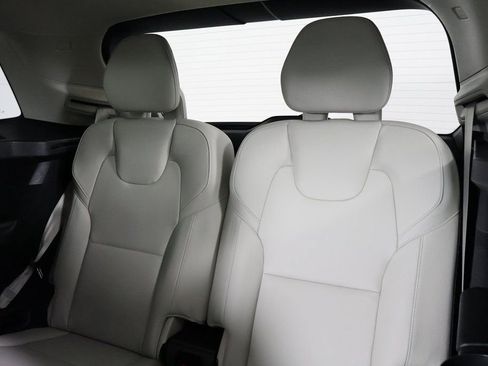 Used 2021 Volvo XC90 T5 Momentum image 12