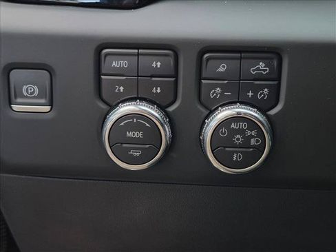 Used 2024 GMC Sierra 1500 AT4 w/ Technology Package AWD/4WD image 9