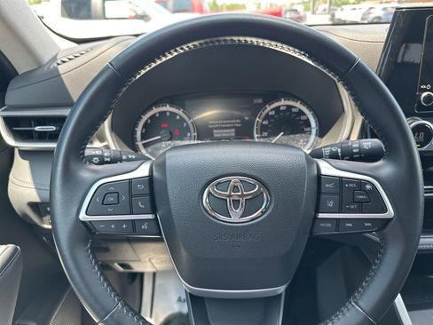 Used 2024 Toyota Highlander XLE image 26