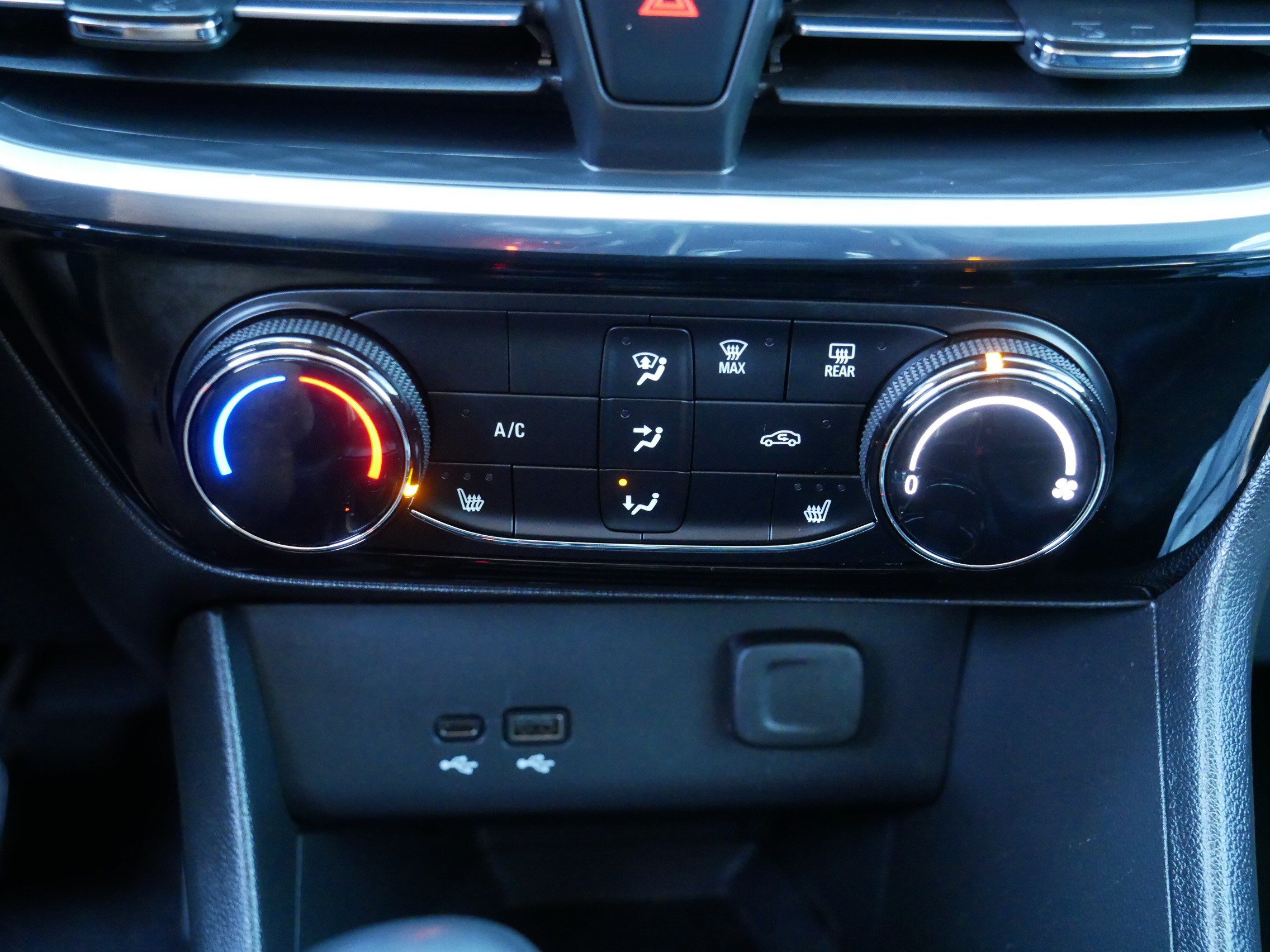 Used 2024 Buick Encore GX Sport Touring w/ Comfort Package AWD/4WD image 23